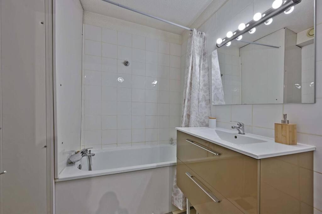 Les Comtadins - Parking Gratuit - Balcon - Clim Apartment Avignon Ngoại thất bức ảnh